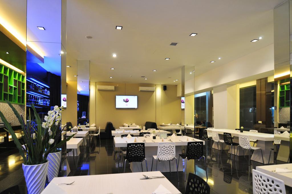 Ace Hotel Batam Nagoya Buitenkant foto