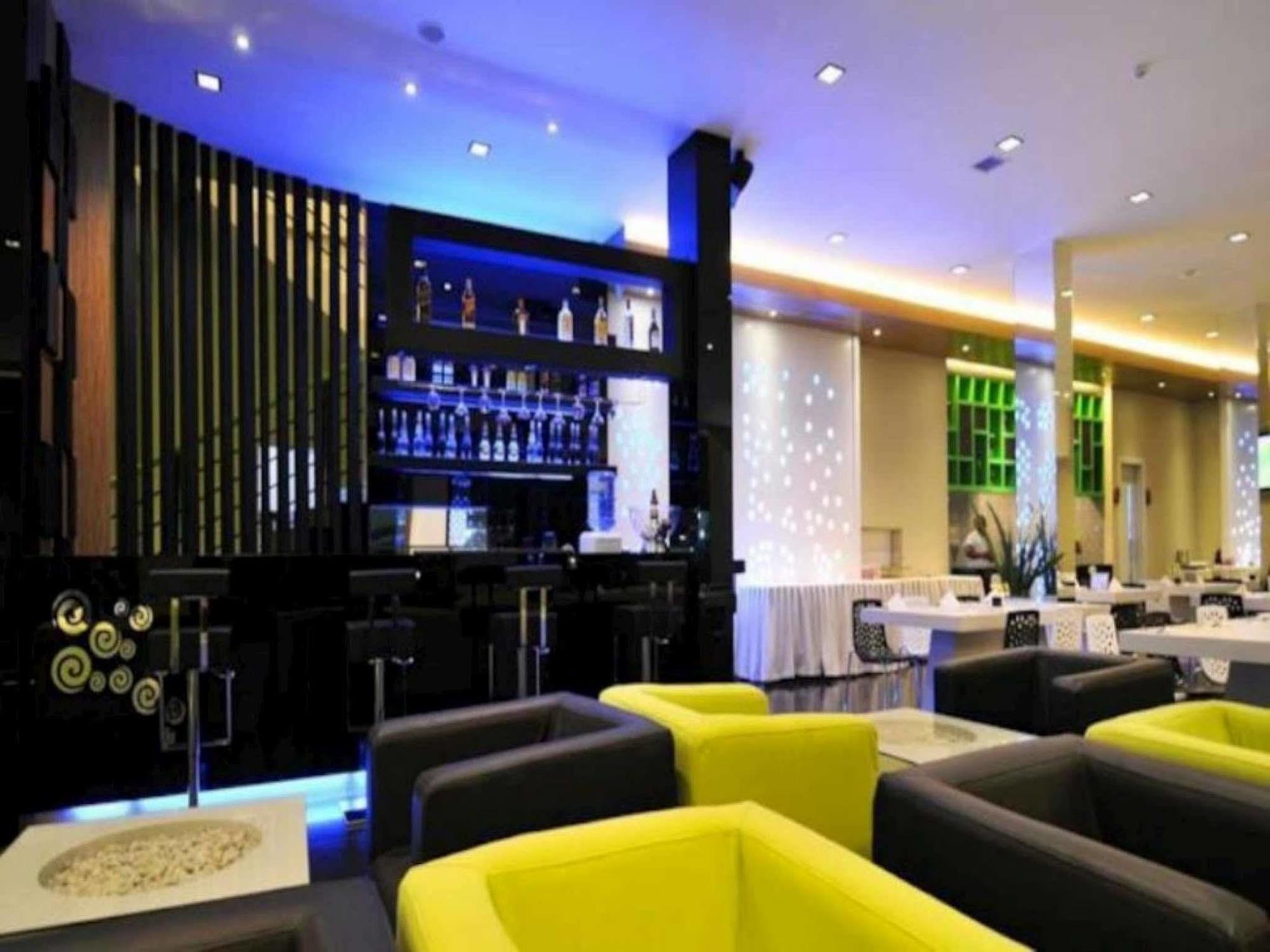 Ace Hotel Batam Nagoya Buitenkant foto